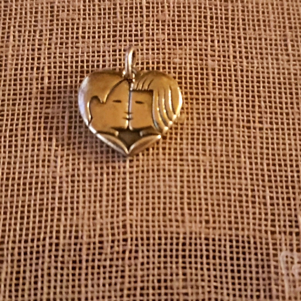 James Avery Kissing  Charm